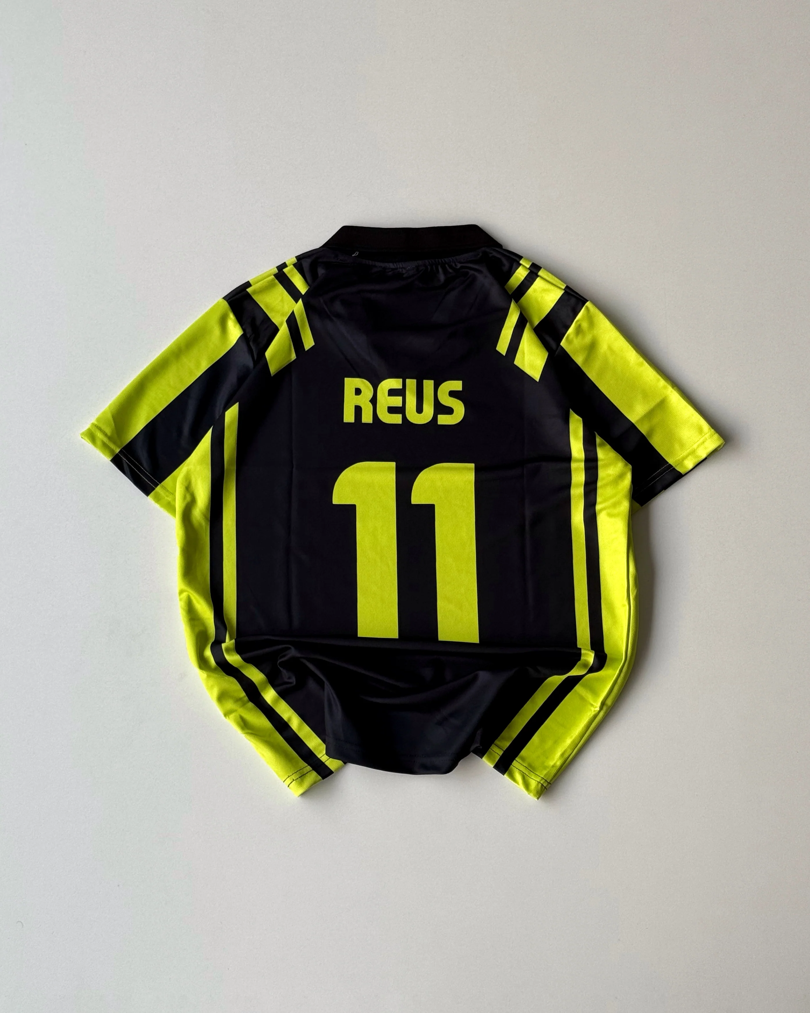 MARCUS REUS RETRO DORTMUND KIT - Image 2